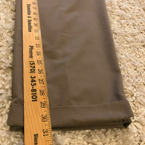 IZOD Sz 38x32 Pleated baggie pants w/Pleats Khaki Tan - Picture 6 of 7